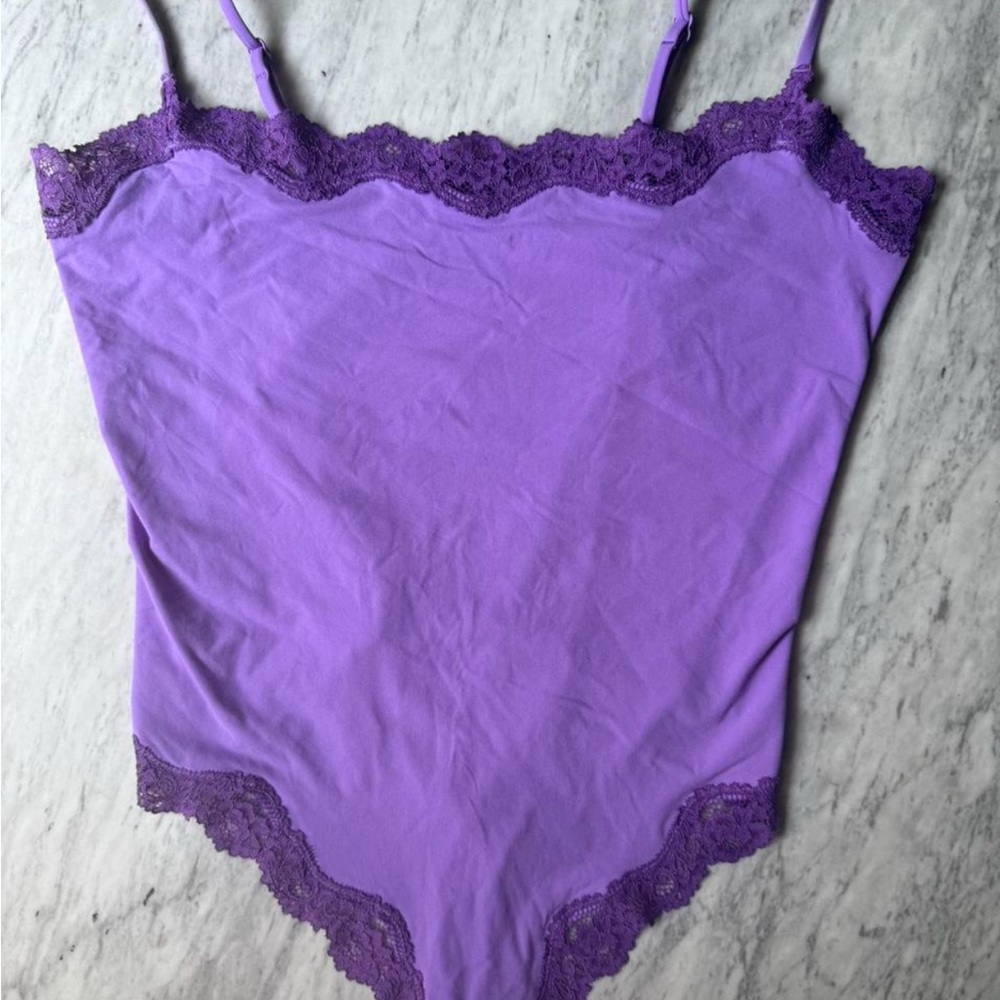 Skims Fits Everybody Lace Cami Bodysuit in Violet - XL